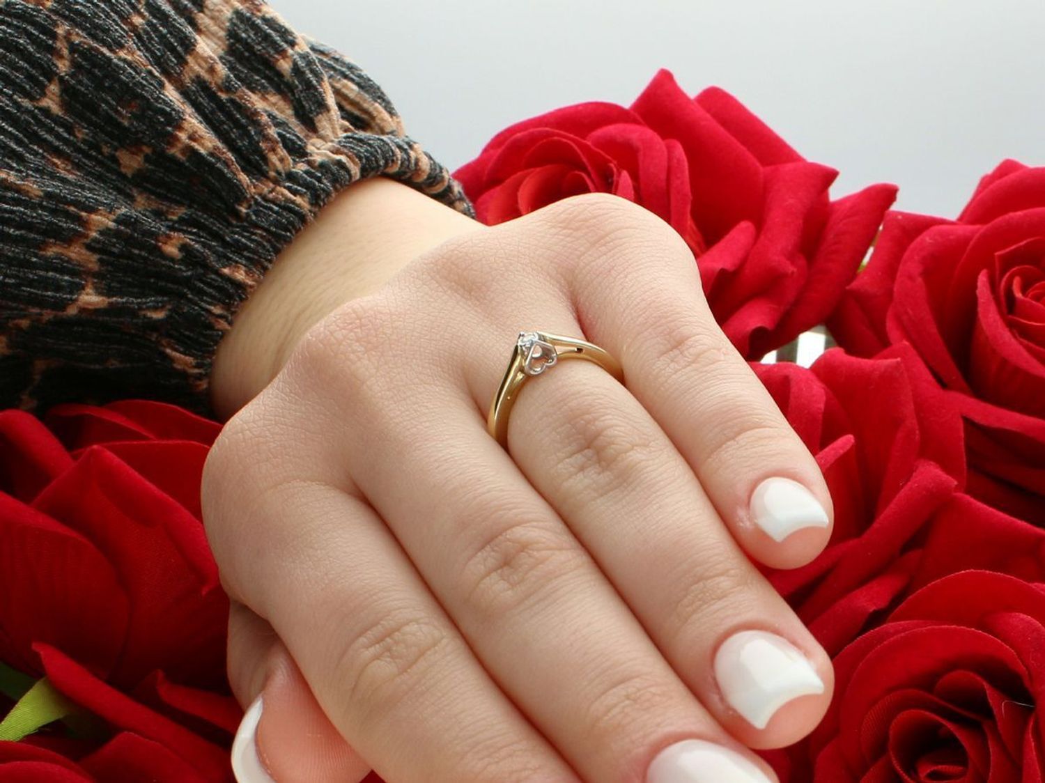 Złoty pierścionek damski 585 Diament w oryginalnej oprawie R 2415X.jpg